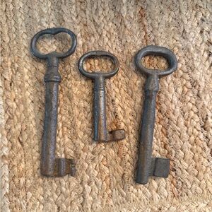 Vintage Style Iron Skeleton Keys decor